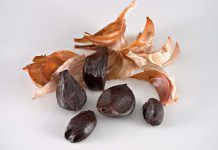 ¡Disfruta de todos los beneficios del ajo sin su olor ni mal aliento con el ajo negro! ajo negro