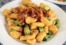 Recepta: Nyoquis de pastanaga amb espàrrecs saltats i xips de patata Noquis-de-zanahoria-con-esparragos-salteados-y-chips-de-papa-vegan