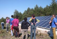 Amigos de la Tierra denuncia las maniobras de Industria contra las renovables fotovoltaicas xente