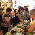 noticia 20150608 apropant-alimentacio-ecologica-clients-mercats-municipals 01