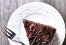 Receta: Tarta de cacao rellena de praliné de avellanas con cobertura de mousse de chocolate tarta cacao