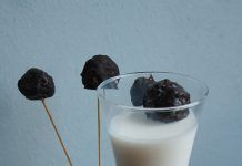 Receta: Piruletas de chocolate rellenas de avellana ¡en baño de Horchata! Receta: Piruletas de chocolate rellenas de avellana ¡en baño de Horchata!