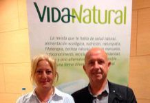 Revista Vida Natural, Premi Nicolas Capo 2016 Julian Marcilla Presidente de la Editorial Círculo Abierto con Maripi Gadet