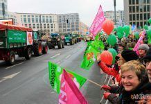 Organitzacions camperoles Alemanyes marxen contra el monopoli Monsanto-Bayer Organizaciones campesinas Alemanas marchan contra el monopolio Monsanto Bayer
