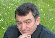 Carlos de Prada “La població espanyola i europea seguirà exposant-se durant molt temps als pesticides disruptors endocrins” Carlos de Prada "La población española y europea seguirá exponiéndose durante mucho tiempo a los pesticidas disruptores endocrinos"