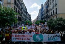 La Manifestación en Madrid contra la Tauromaquia tiñe de rojo la Puerta del Sol La Manifestación en Madrid contra la Tauromaquia tiñe de rojo la Puerta del Sol