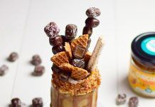 Batido de mango, plátano y cúrcuma. ¡Refréscate y disfruta al máximo! Batido de mango, plátano y cúrcuma batut de mango