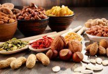 Frutos secos molidos en piedra Frutos secos molidos en piedra Fruits secs mòlts en pedra