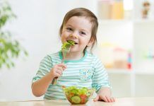 Alimentos crudos en la alimentación infantil Aliments crus en l'alimentació infantil