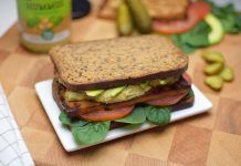 Receta: Sándwich con hummus y tofu marinado Sandvitx amb hummus i tofu marinat