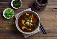 Receta: Sopa de miso con algas y shiitake Sopa de miso con algas y shiitake