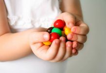 La diferència entre sucres intrínsecs i sucres afegits