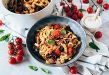 Receta: tallarines de huevo con salsa estilo Calabrese tallarines de huevo con salsa estilo Calabrese