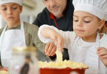 Cuinar amb nens: recursos fàcils per gaudir en família