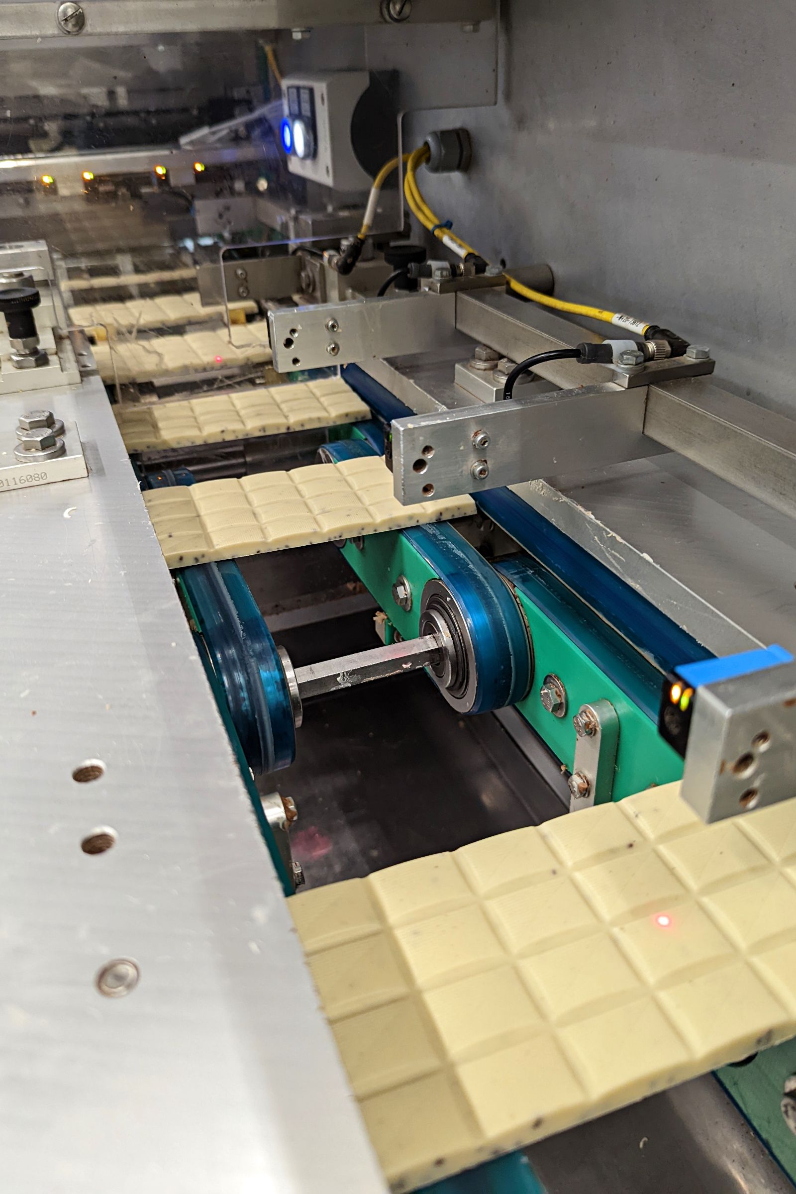 PR-Bild_Vegane-Schokolade_Produktion-01_©EcoFinia-iChoc