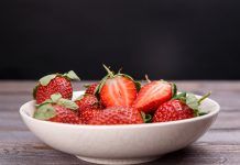 Pesticide residues found in 78% of conventional strawberries tested across 11 EU countries fresas ecológicas
