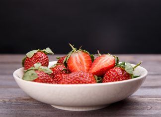 El 78% de las fresas convencionales analizadas en 11 países de la UE contiene residuos de pesticidas fresas pesticidas