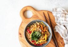 Del miso als fideus d’arròs: els productes orientals essencials