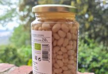Envasado de productos ecológicos bote de alubias envasadas