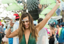 Weleda inaugura la temporada de festivals amb tres productes Skin Food ideals per aconseguir una pell glowy i sucosa usar cosmética Skin Food de Weleda en temporada de festivales