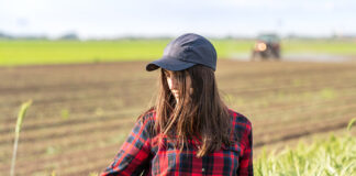 Organic youth movement criticises lack of concrete tools and recognition of organic farming to boost generational renewal Organic youth movement
