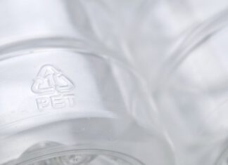 Plàstic omnipresent a la cadena alimentària pet bottle