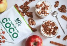 Receta: Vasitos de compota, vainilla y granola crujiente Vasitos de compota, vainilla y granola crujiente