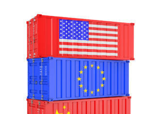 Proximitat no és sempre el millor International Shipping Concept. Cargo Shipping Containers with USA, Euro and China Flag on a white background. 3d Rendering
