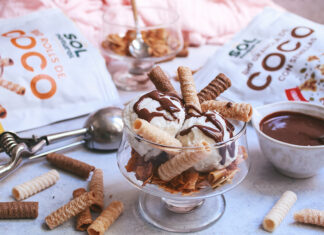 Helado de coco con granola y rolls: un postre 100% coco helado