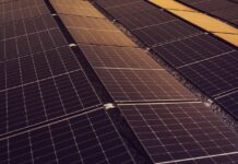 Formas de ahorrar dinero y energía: desde una inversión de futuro a pequeños gestos del día a día placas solares