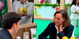 Marike de Peña (Fairtrade): “Everything goes up except the price” Marike Runneboom de Peña during the interview in the Fairtrade International booth at Fruit Attraction 2026.